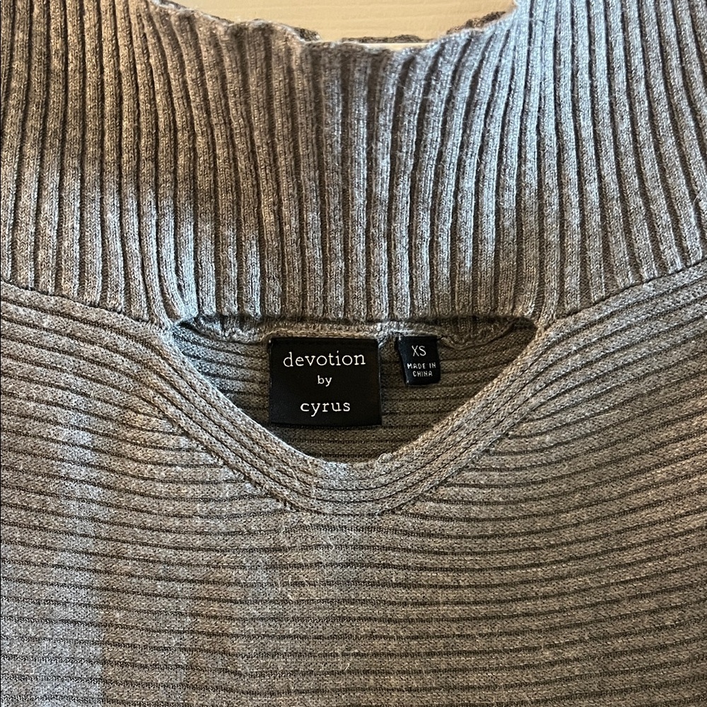 Cyrus Gray Ribbed Cold-Shoulder V-Neck Sweater - Picture 2 of 5